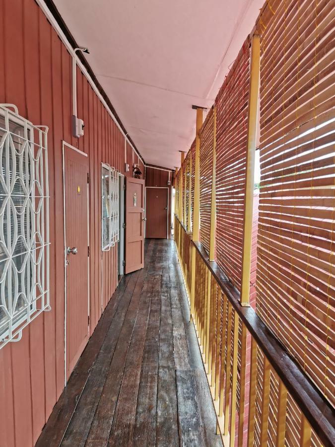 Chanida Home Пра Након Си Аютая Екстериор снимка